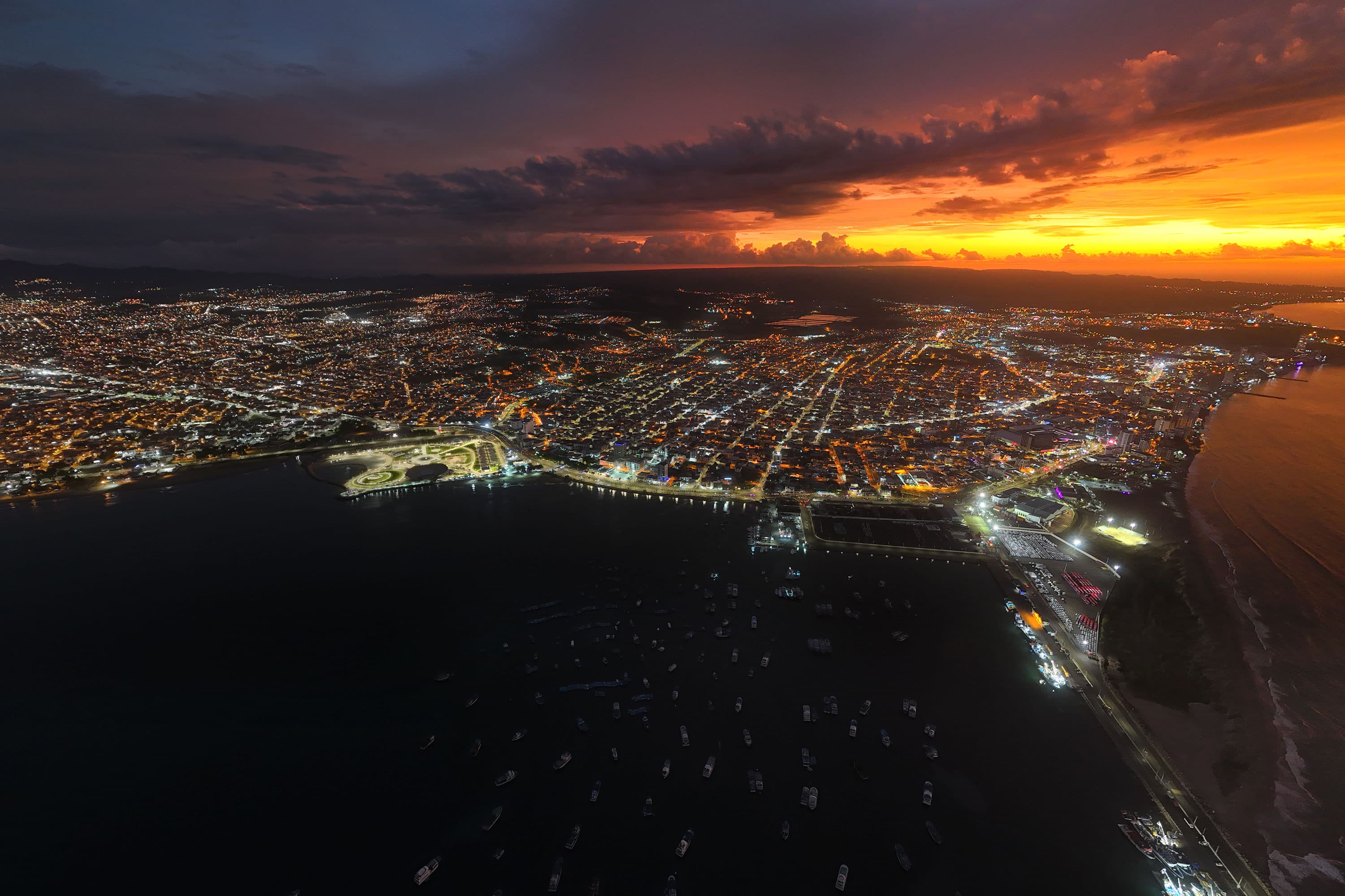 Vista panorámica de Manta al atardecer · English